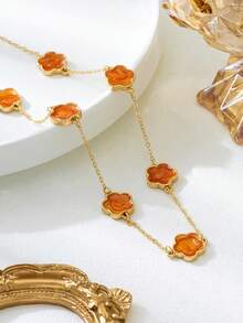 1 Stück lebendige orangefarbene Serotonin Glücksklee Anhänger Halskette, frischer Sommer-Urlaubsstil, geeignet für Reisen, Urlaub und den täglichen Gebrauch