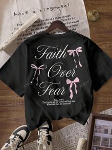 Camiseta de mujer de manga corta con cuello redondo, estampado de lema y lazo rosa