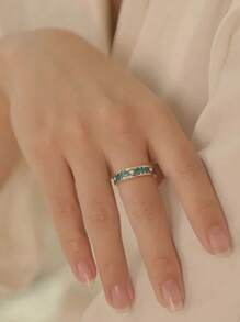 1 Stück exquisiter, einzigartiger Ring mit floraler Prägung und zarter grüner Emaille, verstellbar