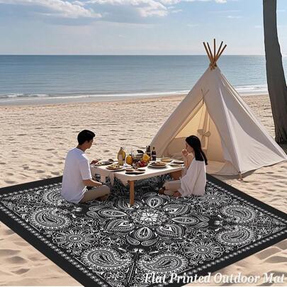 1 pezzo di telo mare leggero con stampa in bianco e nero a motivo paisley, per uso estivo, portatile, stampa ad alta definizione su un solo lato, resistente allo sbiadimento, in tessuto rivestito ad alta resistenza, anti-grinze e facile da pulire, antistrappol, include 4 picchetti di fissaggio, rinforzo antivento, dimensioni grandi adatte a 2-8 persone, accessorio personalizzabile per attività all'aperto, per tempo libero all'aperto, campeggio, picnic, tappeto da pavimento temporaneo