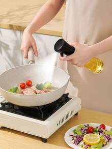 1个塑料喷油壶200ml/300ml，家用厨房烹饪工具橄榄油花生油芝麻油储油瓶，适用于公司团建户外烧烤喷油