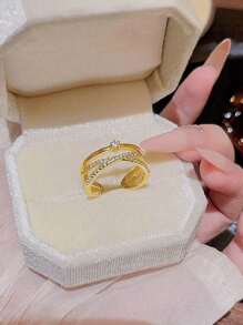 1 pieza Anillo de mujer de lujo de cobre incrustado con circonita cúbica sintética blanca brillante, adecuado para uso durante todo el año