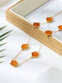 1 Stück lebendige orangefarbene Serotonin Glücksklee Anhänger Halskette, frischer Sommer-Urlaubsstil, geeignet für Reisen, Urlaub und den täglichen Gebrauch