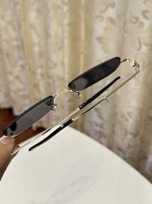 1 pièce Lunettes de mode femme décontractées rétro à demi-monture noires en métal, convient pour les sorties quotidiennes, la décoration de plage d'été