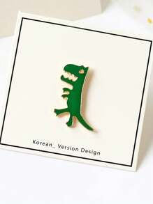 Une broche en alliage de dinosaure au style de bande dessinée mignon, personnalisée et minimaliste. Convient pour toutes les saisons, idéal pour le trajet domicile-travail et la vie sur le campus. Excellent pour le port pendant la rentrée scolaire. Sac à dos pour l'école.