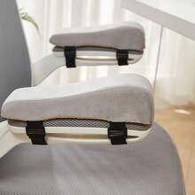 这款肘部扶手垫可提升您的办公椅舒适度，记忆海绵材质，适用于家用/办公椅、电脑游戏椅，可拆卸清洗，有效支撑肘部，缓解前臂压力。黑色、灰色可选，也可用于学校用品、返校季、办公用品、椅子靠垫、游戏椅、办公桌配件等。