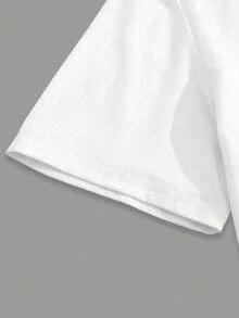 Camiseta blanca de moda de verano con un diseño abstracto de figura humana colorida, que muestra una prenda personalizada y única - Blanco - Ver 5
