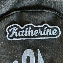 定制 1/3/5 件刺绣姓名贴片 - 个性化 3-6 英寸熨烫/缝制标签，适用于包包、背包、夹克、帽子，非常适合返校毕业礼物、妈妈礼物和日常使用的背包装饰