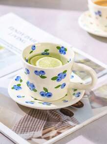 1 Set mehrfarbige, handbemalte Herz-Design Keramiktasse & Untertasse, bunte Muster mit "Liebe" Element - ideal für romantisches Frühstück oder gemütlichen Nachmittagstee, perfektes Geschenk für den Partner, Valentinstag, Jahrestag und andere süße Anlässe