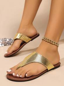 Nuevas sandalias planas con tira en el dedo minimalistas y de moda, adecuadas para actividades casuales de playa y vacaciones, primavera/verano, aptas para caminatas en la playa, actividades en la piscina, uso casual diario, chanclas blancas puras, chanclas negras clásicas, chanclas doradas elegantes, chanclas marrones sencillas