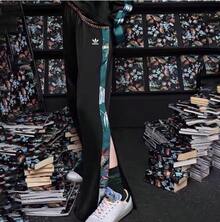 Adidas 三葉草女子2025春季新款舒適三條紋休閒褲收口梭織運動長褲 - 黑色 - 查看 4