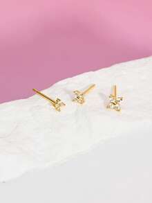 DareSee 3件套精致锆石花朵耳钉，18K镀金，小巧可爱，适合耳骨、耳屏等穿孔，是情人节、妈妈、母亲节、音乐节、Y2K音乐节、秋季圣诞节、冬季圣诞节的理想礼物。