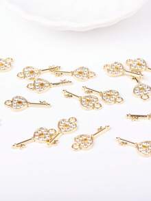 10 件/包水钻装饰钥匙形吊坠，适用于 DIY 项链、手链和钥匙扣制作