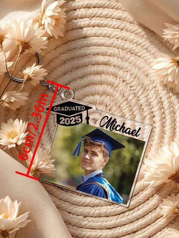 Chaveiro com foto de formatura personalizado - Lembrança de acrílico personalizada da turma de 2025, presente de orgulho familiar, envie sua própria imagem, ideal para formandos, professores e entes queridos, presente comemorativo | Design elegante | Acessórios personalizáveis, decoração para festa de formatura, volta às aulas em 2D