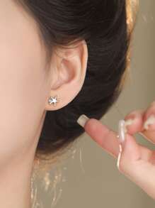 Aretes asimétricos de plata de ley 925 con diseño sofisticado de estrella de mar y concha con circonita, adecuados para uso diario y para piercings sensibles, ideal como regalo para mujeres, madres, novias (Pascua, Día de San Valentín)