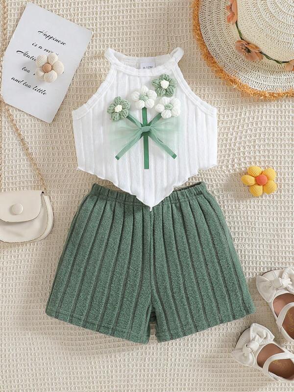 Conjunto de niña de 0 a 3 años con estilo: Top halter beige con flores de ganchillo y lazo, pantalones cortos acanalados marrones