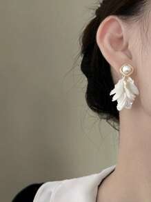 New French Retro Pearl White Petal Tassel Earrings