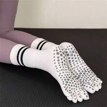3 Pairs Women's Toe Separating Yoga Socks For Casual, Sports And Daily Wear, Soft Knit Fabric For All Season, Anti-Slip Five-Finger Grip Socks Suitable For Hospital, Gym, And Fitness Activities