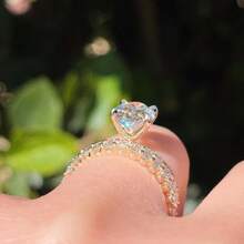 Conjunto de 2 anéis de moda feminina, joias luxuosas decoradas com zircônia, presente perfeito para noivado e casamento de noivas e namoradas, adequado para o Dia dos Namorados, férias, deslocamento, encontro, festa, casamento, noivado, pedido de casamento, esposa, namorada, aniversário da mãe, aniversário, ano novo, todas as estações
