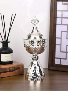 一款简洁优雅的铁艺香炉。香座、香炉、家居香氛、家居装饰。适用于家居装饰、卧室、客厅（可作为中心装饰）、办公室、瑜伽馆和派对，营造优雅氛围。也可用于寺庙装饰。这款香炉是节日馈赠、返校礼物、毕业礼物或馈赠女士的理想之选。