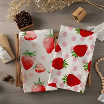 这款1/1/2套春季毛巾采用美味草莓图案设计，由100%涤纶纤维编织而成。尺寸为16 * 24英寸/40 * 60厘米，是一款可机洗的涤纶餐垫，耐热、防污、防水，易于清洁。它可用于清洁餐桌和碗碟，也可用作礼品、家居用品、厨房用品和春季室内装饰。