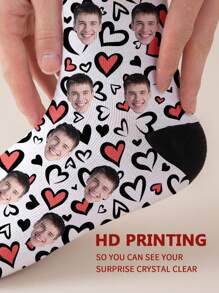 1 paire de chaussettes mi-longues pour hommes avec visage personnalisé. Mettez n'importe quel visage sur les chaussettes, chaussettes personnalisées avec photos, chaussettes moyennes et longues amusantes personnalisées, convenant à des occasions telles que la Saint-Valentin, les anniversaires et les cadeaux.