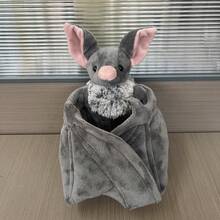 Adorable Grey Bat Plush - 23" Wingspan Soft Stuffed Animal, Halloween Party Decor For Home Bedroom Car, Cute Spooky Gift For Animal Lovers - 彩色 - 查看 3