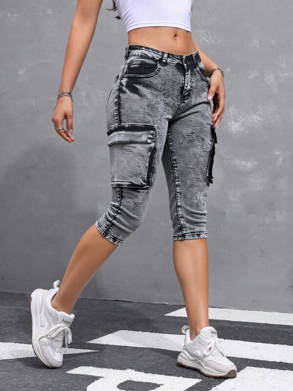 Pantalones vaqueros de tres cuartos para mujeres con efecto de descoloración y bolsillos cargo, tela transpirable y cómoda, ideales para estilos casuales y urbanos