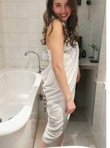1 peça de robe sexy branco feminino, robe lingerie para casais, vestido roupão supermacio sem costas, robe com alças finas para uso doméstico, lavável à mão e na máquina, minimalista e confortável, robe leve de verão, toalha branca com alças finas, refrescante, respirável, material de poliéster, comprimento 170 cm/66,93 pol., largura 70 cm/27,56 pol.