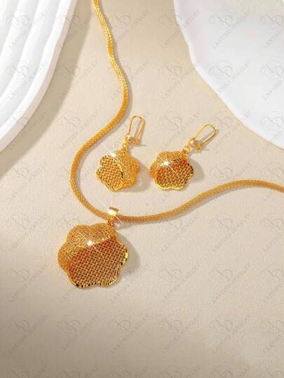 Conjunto de joyería elegante de Dubai, incluyendo un collar con colgante floral hueco de moda para mujer y unos pendientes de lujo exquisitos para niña, un regalo ideal para fiestas, cumpleaños y bodas en Oriente Medio