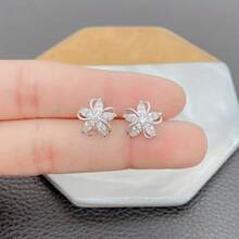 Flower Cube Zirconia Earrings - Low Allergy Daily Jewelry, Sparkling Minimalist Earrings Suitable For Women, Mothers, And Special Occasions