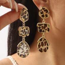 Mydear 1 Pair Retro Geometric Leopard Print Resin Pendant Earrings Suitable For Women's Everyday Wear