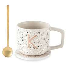Juego de taza, posavasos y agitador con monograma K de Thyme & Table - letra k - Ver 1
