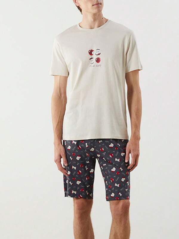 2 pièces Ensemble de tenues d'intérieur légères pour hommes en été - T-shirt à col ras du cou avec imprimé pomme et lettre, et shorts. Tenue décontractée et confortable pouvant être portée à l'extérieur.