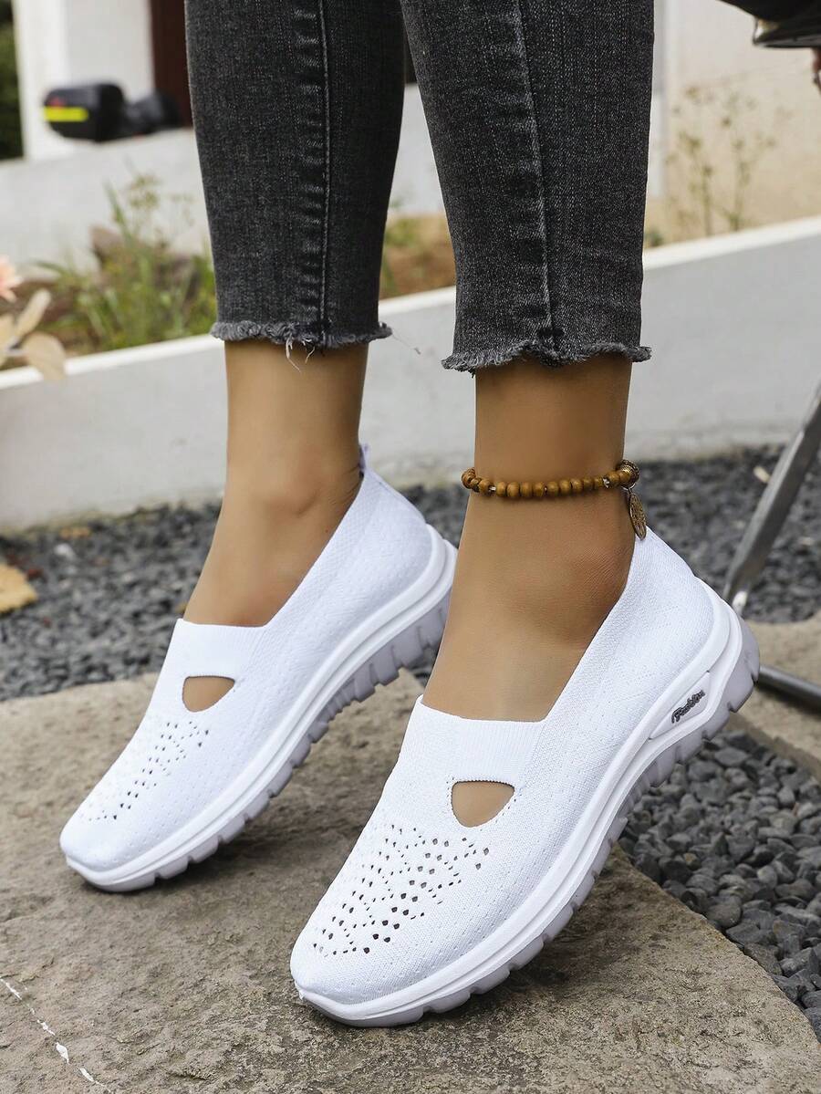 2025春夏透气布面休闲一脚蹬平底女鞋，适合青少年和妈妈的舒适鞋子，适合室内和室外穿着