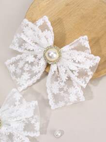 2 piezas Lazos de pelo de encaje blanco para niñas Lazos de encaje de unicolor con pinzas de cocodrilo Lazo bordado con flor Pasadores de pelo con perlas y rhinestone Elegantes pasadores de lazo para boda, vacaciones y accesorios de pelo para niños