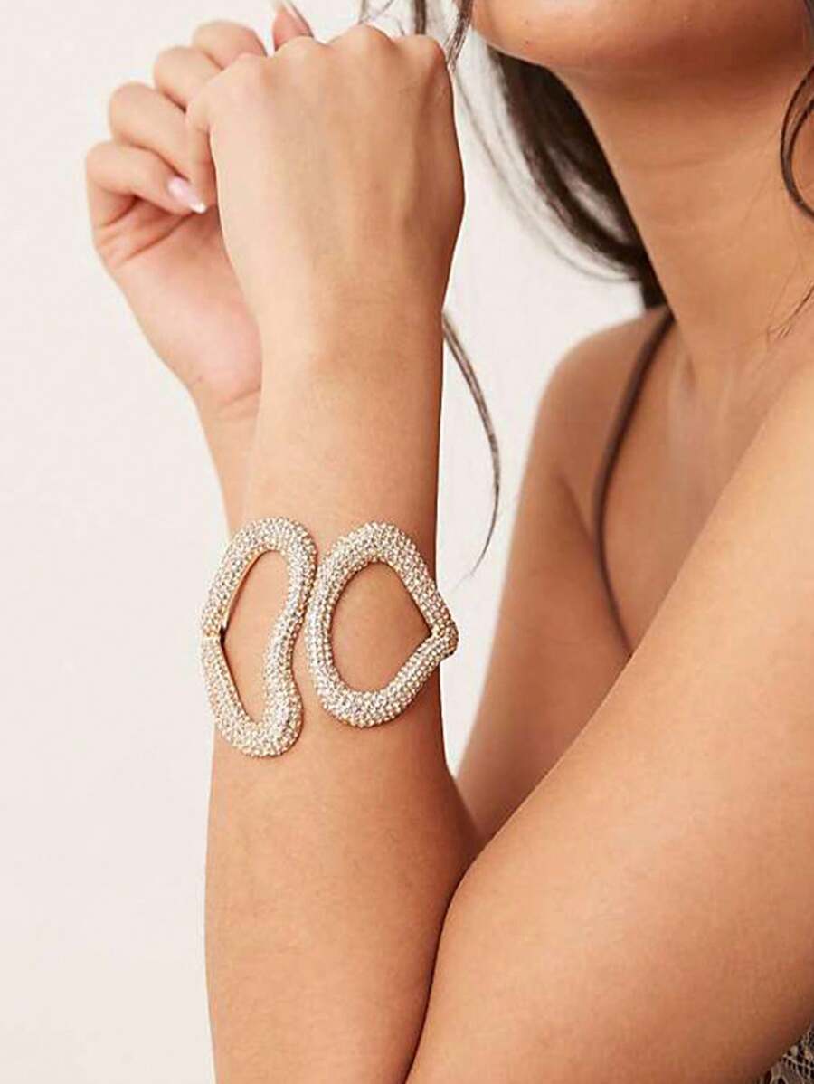 1pc New Exaggerated Fully Studded Heart Shape Openable Bracelet, Fashionable Street Snap Accessory
