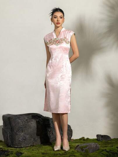 Women's New Chinese Qipao Dress | Luxury Embroidery | Elegant V-Neck | Chic Cap-Sleeve | Fashion Side Slit | Ideal For Formal Banquets, Diplomatic Receptions, High-End Wedding Dinners, Gala Evenings, Charity Balls & Corporate Events