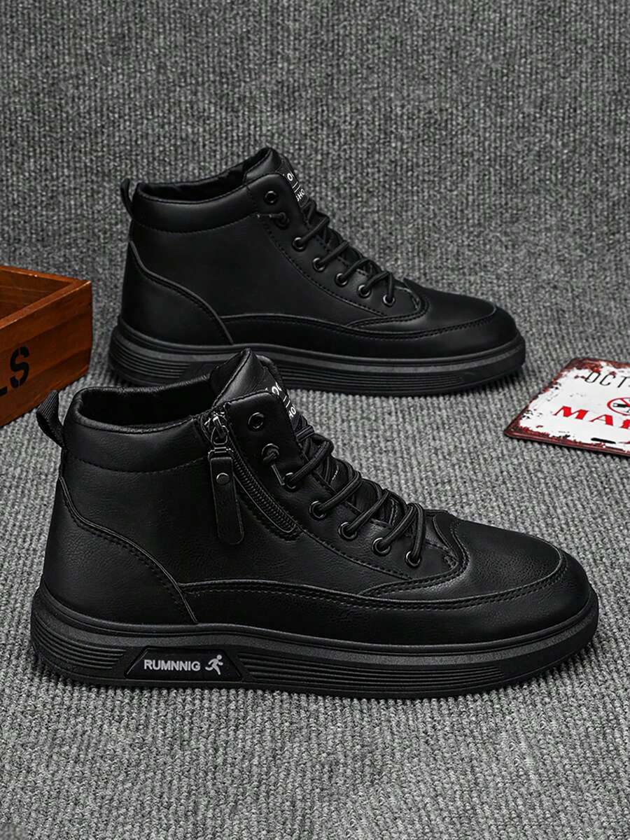 OBOVAY 1 paire de bottes plates style britannique résistantes à l'usure pour hommes, chaussures de skate montantes en PU de couleur unie avec lettres, bottes de moto décontractées pour l'extérieur - Noir - Voir 1