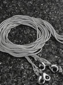 5 Peças Conjunto de Colares de Corrente de Cobra Prateada de Cobre de Alta Qualidade com Corrente de Clavícula e Conjunto de Joias de Corrente de Osso de Cobra Minimalista de 18-30 Polegadas para Férias e Moda