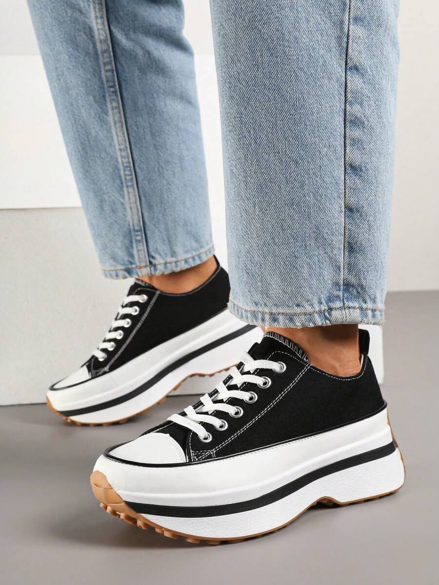 Sneakers mit dicker Sohle und niedrigem Schaft - Schwarz - Übersicht 1