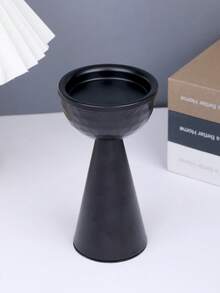 一款简洁优雅的铁艺香炉。香座、香炉、家居香氛、家居装饰。适用于家居装饰、卧室、客厅（可作为中心装饰）、办公室、瑜伽馆和派对，营造优雅氛围。也可用于寺庙装饰。这款香炉是节日馈赠、返校礼物、毕业礼物或馈赠女士的理想之选。