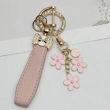 1 件优质皮绳汽车钥匙扣，配可爱樱花字母吊坠 - 耐用、时尚、多功能女士钥匙扣 - 多种颜色，是送给车主的完美配饰和创意礼物