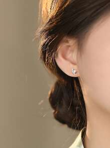 Pendientes de botón de flor de camelia de plata de ley 925 con pequeña piedra de circonia, diseño minimalista, adecuados para uso diario, regalo para mujeres, novias, madres, Día de San Valentín