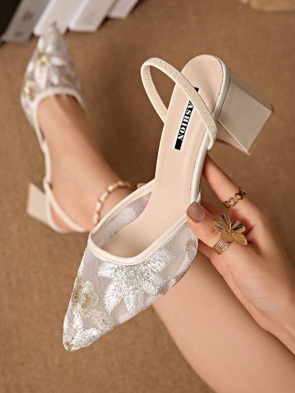 صنادل ذات كعب عالي بنقشة تطريز دانتيل أبيض، طراز صيني حديث أنيق، مناسبة للنساء، مثالية لإطلالات الحفلات