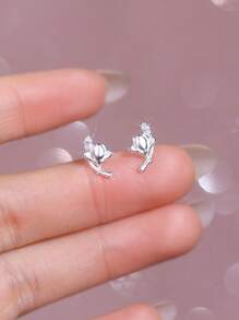 Pendientes de botón de flor de camelia de plata de ley 925 con pequeña piedra de circonia, diseño minimalista, adecuados para uso diario, regalo para mujeres, novias, madres, Día de San Valentín