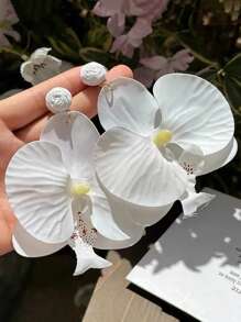 1 par de pendientes de flores de rafia exageradas de estilo de vacaciones para mujeres, adecuados para la playa, los viajes y los atuendos de la