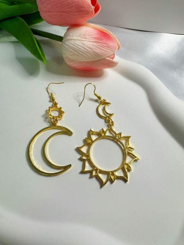 1 Pair Asymmetric Hollow Sun & Moon Women Earrings, Suitable For Holiday, Party, Daily Wear