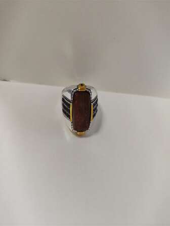 Une bague à rayures tressées avec gemme synthétique jaune géométrique , bague décorative à motif de poissons rétro pour hommes, convient pour le port quotidien