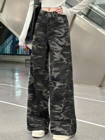 复古美式宽松工装迷彩印花牛仔裤，拖地长度，随意剪裁下摆